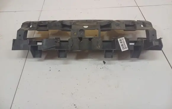 Front bumper mounting bracket
