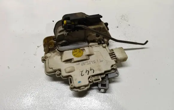 Audi A6 S6 C6 4F Front door lock 4F1837015