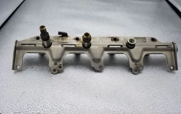 Volkswagen PASSAT B6 Fuel injector supply line/pipe 06F133317L 2900902761