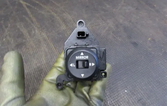 Hyundai i30 Wing mirror switch