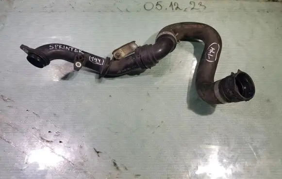 Mercedes-Benz Sprinter W907 W910 Engine coolant pipe/hose A4475013182