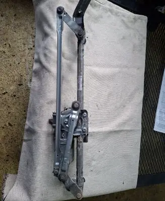 Skoda Octavia Mk2 (1Z) Front wiper linkage 