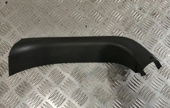 Tailgate trim