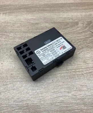 Mercedes-Benz E W211 Gateway control module A2115403145 410213005012