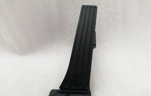 BMW 5 G30 G31 G38 Accelerator throttle pedal 6853175