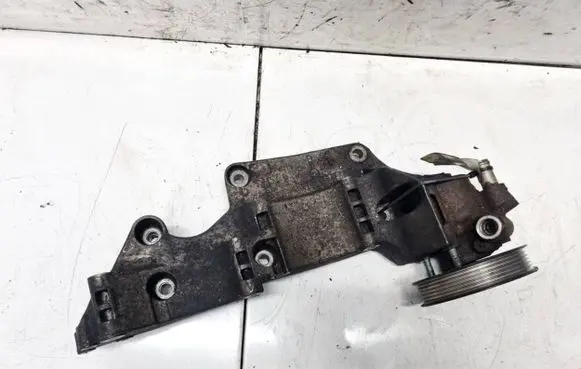 Volkswagen Golf IV Engine mounting bracket 045903143C