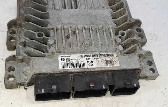 Ford Fiesta Engine control unit/module 8V2112A650EC 5WS40584CT