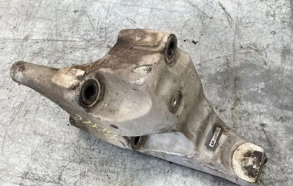 Honda Accord Engine mounting bracket