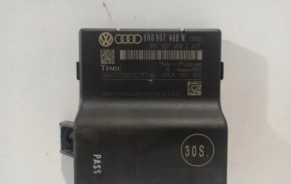 Audi A5 8T 8F Gateway control module 8R0907468N