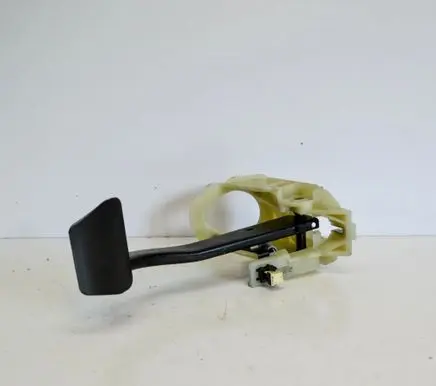 BMW 4 F32 F33 Brake pedal 6859639