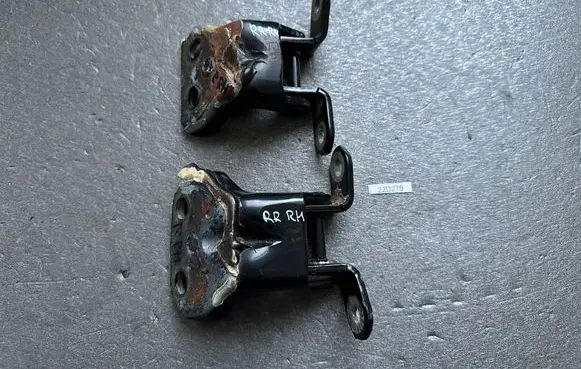 Nissan King Cab, Navara Rear door upper hinge 8242010Y00 824003S300
