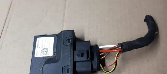 Audi A4 S4 B9 8W Fuel injection pump control unit/module 8W0906093E