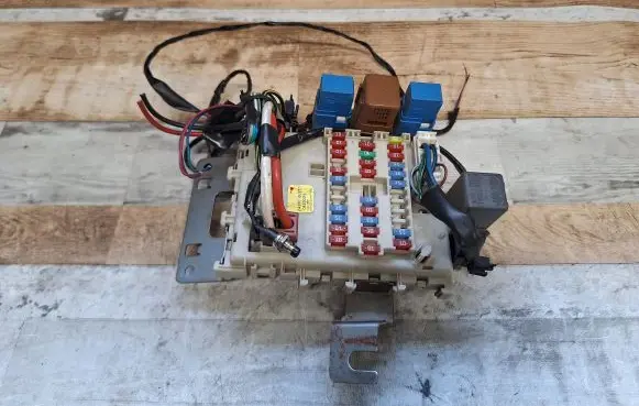 Nissan Almera Tino Fuse box set 24350BU210 0930033