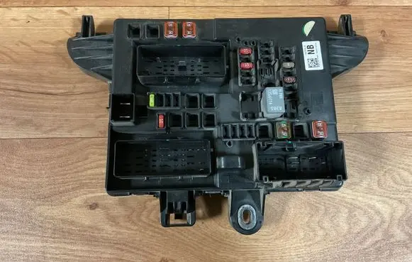Opel Insignia A Fuse module 13277318 09595702210