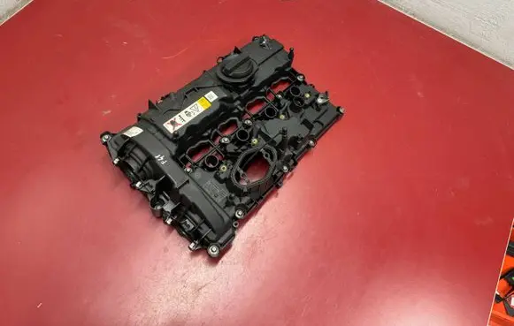 BMW X1 F48 F49 Rocker cam cover 8631745 11128631745