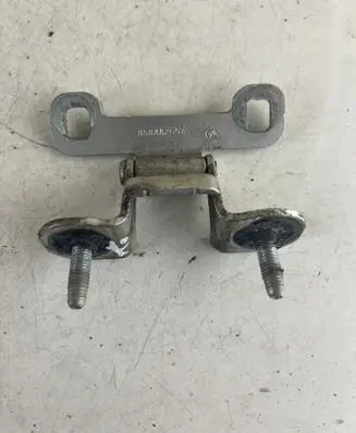 Dodge Nitro Tailgate/trunk/boot hinge 858AA2657