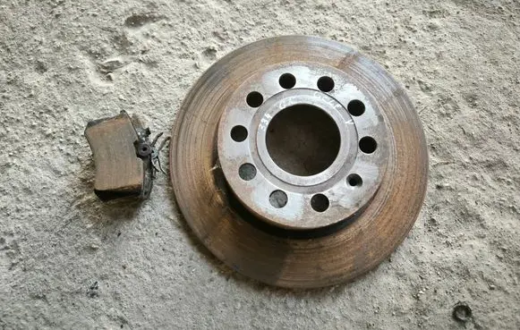 Volkswagen Golf V Rear brake disc
