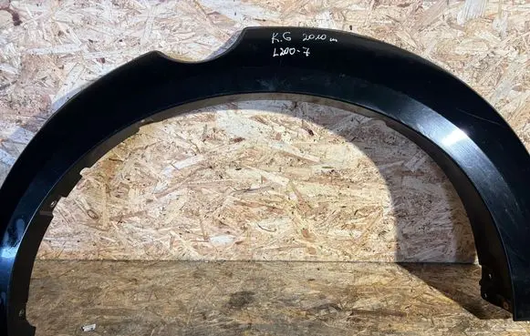 Mitsubishi L200 Rear arch trim 7420A107