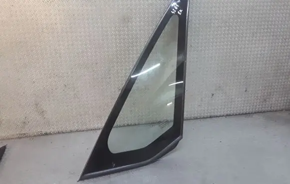 Suzuki SX4 Front triangle window/glass 
