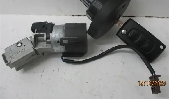 Citroen C5 Ignition lock 9663123380