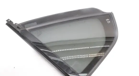 Volvo XC40 Rear side window 32244806