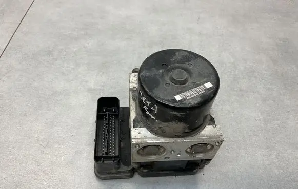 Volkswagen Jetta VI ABS Pump 1K0907379BM 1K0614517ED