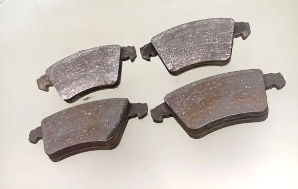 Volkswagen Transporter - Caravelle T5 Brake pads (front) 