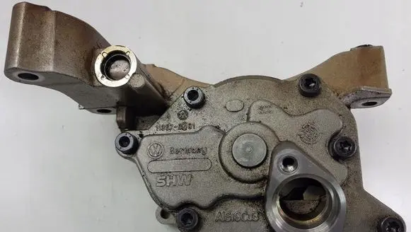 Skoda Octavia Mk2 (1Z) Oil pump 03C115121J