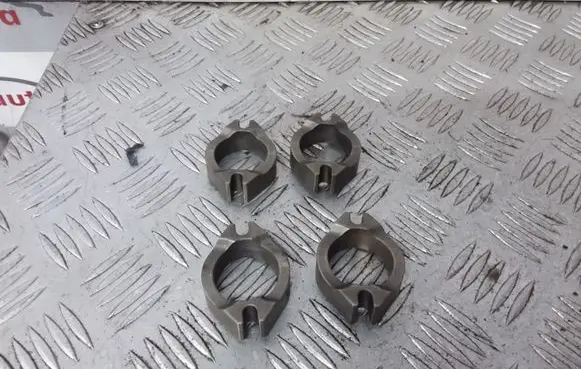 Subaru Legacy Fuel Injector clamp holder