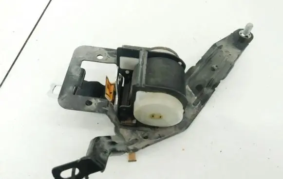 Middle seatbelt (rear)