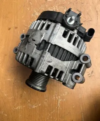 BMW 3 E92 E93 Generator/alternator 7557789