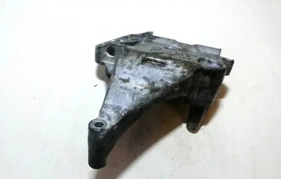 Volkswagen Golf V Engine mounting bracket 03g199207g