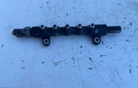 Toyota Avensis T250 Fuel main line pipe