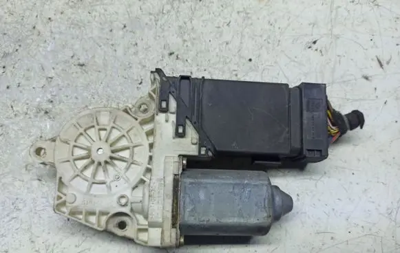 Seat Toledo II (1M) Front door window regulator motor