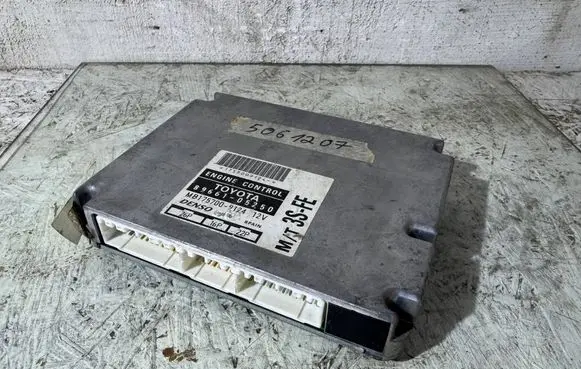 Toyota Avensis T220 Engine control unit/module 1757009124 8966105250 MB1757009124