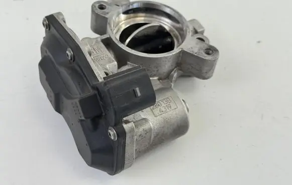 Opel Astra J Throttle body valve 55564247
