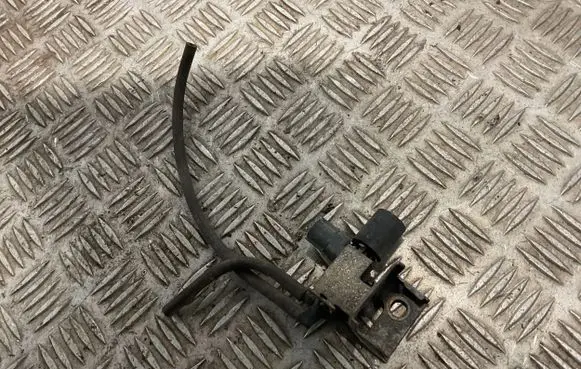 Toyota Hilux (N80, N90, N100, N110) Vacuum valve 