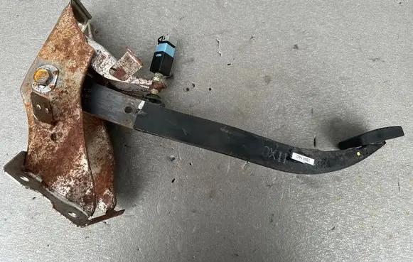 Nissan Patrol Y60 Brake pedal 4652006J00