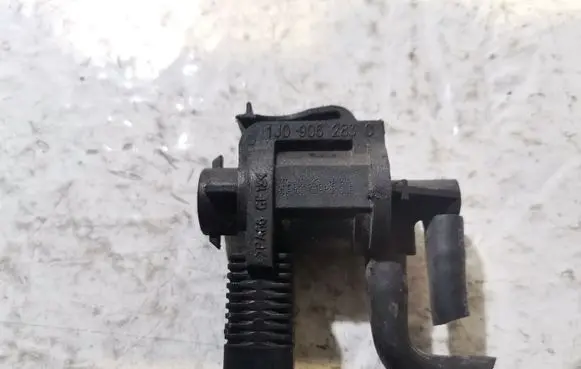 Volkswagen Golf VI Vacuum valve 1J0906283C