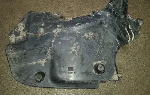 BMW 5 E60 E61 Battery tray heat shield 7124633