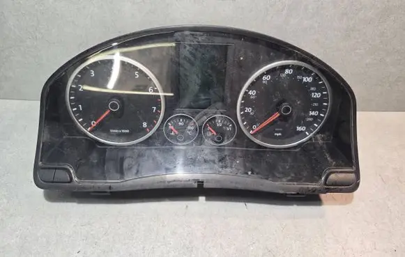 Volkswagen Tiguan Speedometer (instrument cluster) 5N0920970C