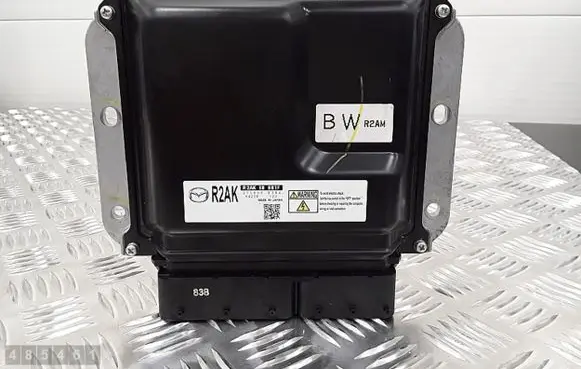Mazda 3 II Engine control unit/module r2ak18881f