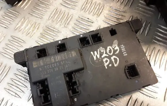 Mercedes-Benz C W203 Door control unit/module 2038205626 A2038205626