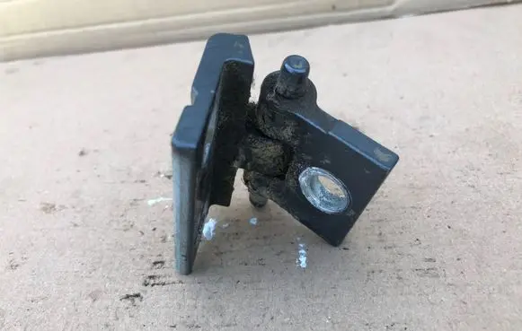 Volvo XC90 Rear door lower hinge