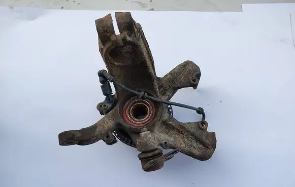 Front wheel hub spindle knuckle