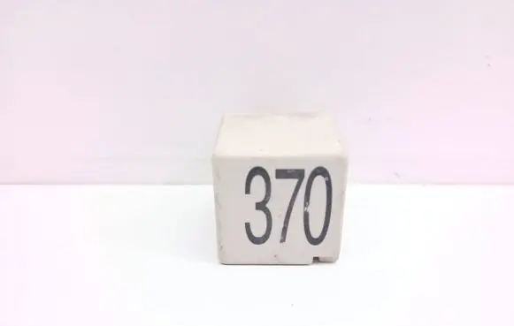 Volkswagen PASSAT B5.5 Other relay 8D0951253 PA66GF25