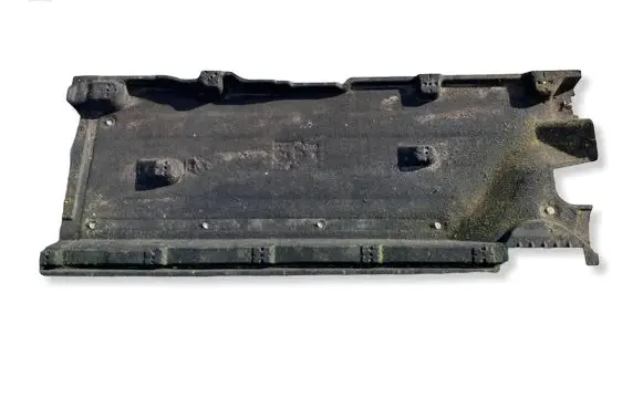 Audi Q3 8U Engine splash shield/under tray 8U0825208AUTO 8U0825208