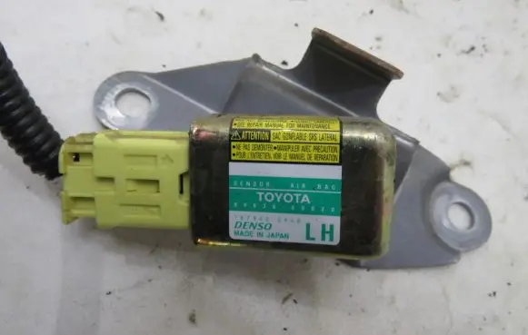 Toyota Land Cruiser (J120) Airbag deployment crash/impact sensor 89830-60020