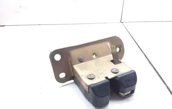 Mitsubishi Carisma Tailgate/trunk/boot lock/catch/latch