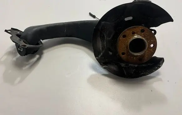 BMW X2 F39 Rear wheel hub 6898964 8842880